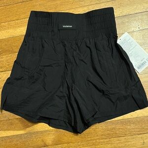 Lululemon Athletica Black lightweight, super high-rise training short 4” NWT